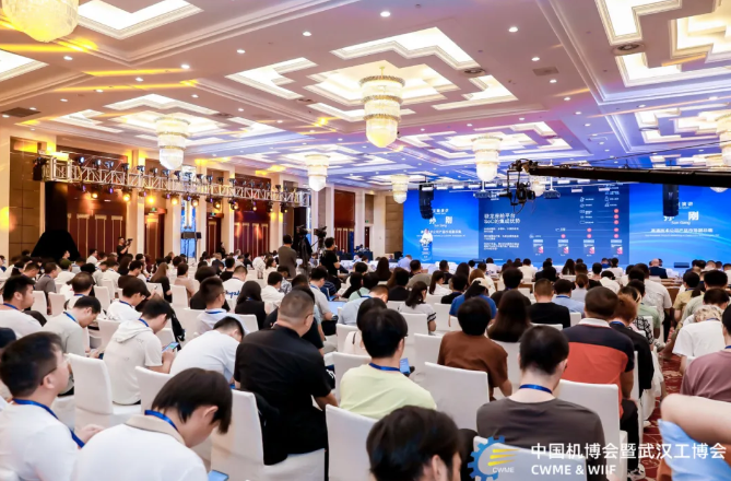 人形機器人與輪式機器人：未來科技發(fā)展中的兩種獨特力量