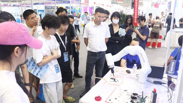 國產人形機器人產業(yè)化：發(fā)展現(xiàn)狀與未來潛力，真的能挑戰(zhàn)國際巨頭嗎？